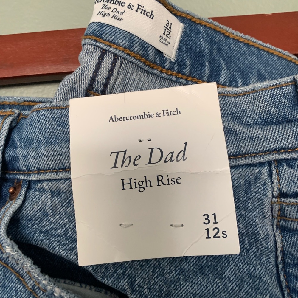 NWT Abercrombie & Fitch High Rise Dad Jeans Size 31 Short